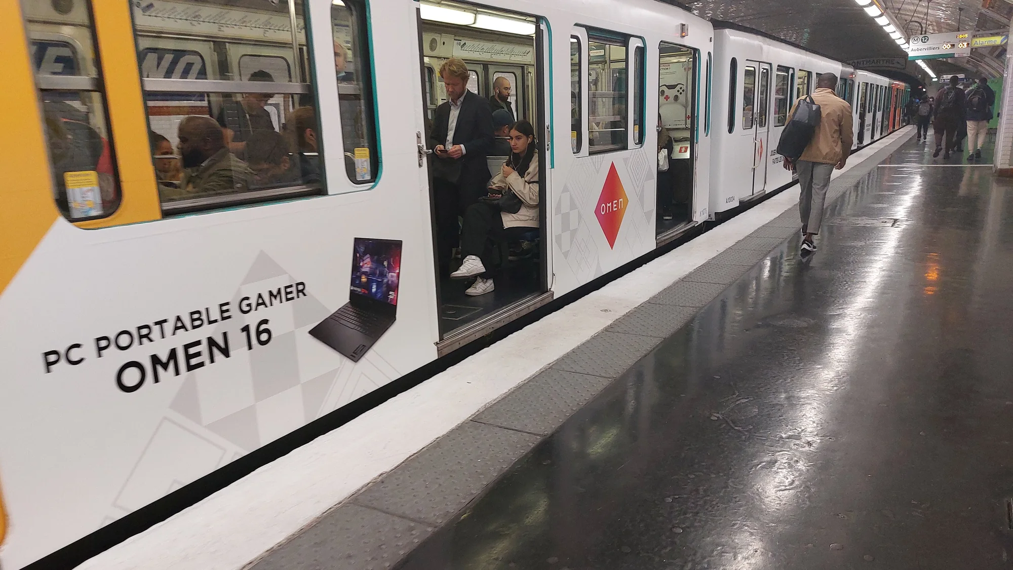 Metro advertising in Paris, in France: an HP Omen 16 advert runs along a Paris Metro train, reading PC portable gamer.