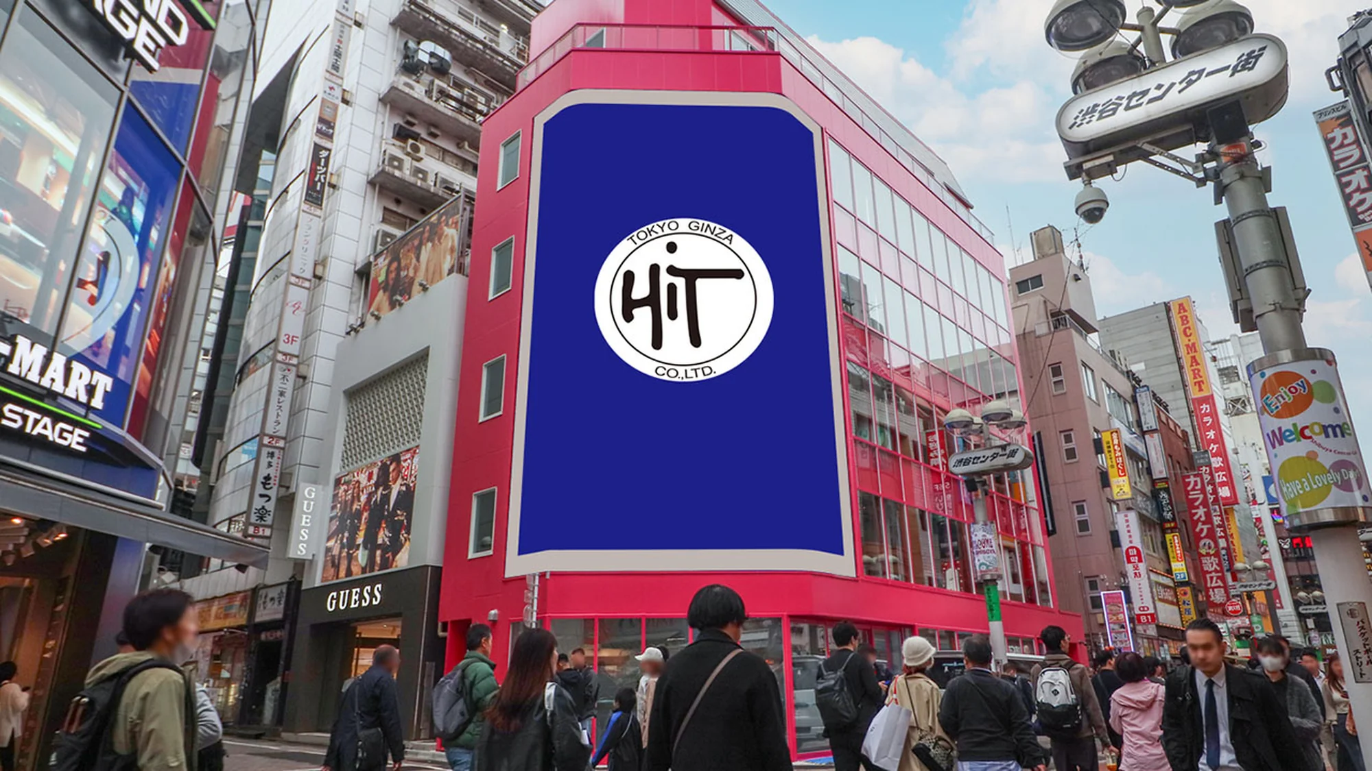 Digital out-of-home advertising in Japan: a 3D billboard shows a silver Audi Q4 e-tron set into the face of a building, with signs for the compact electric SUV.