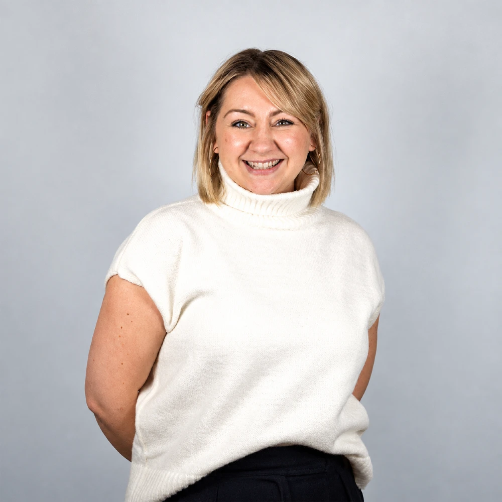 Portrait of Amy, Media Strategy Manager for Europe and the Americas at OOH Global.