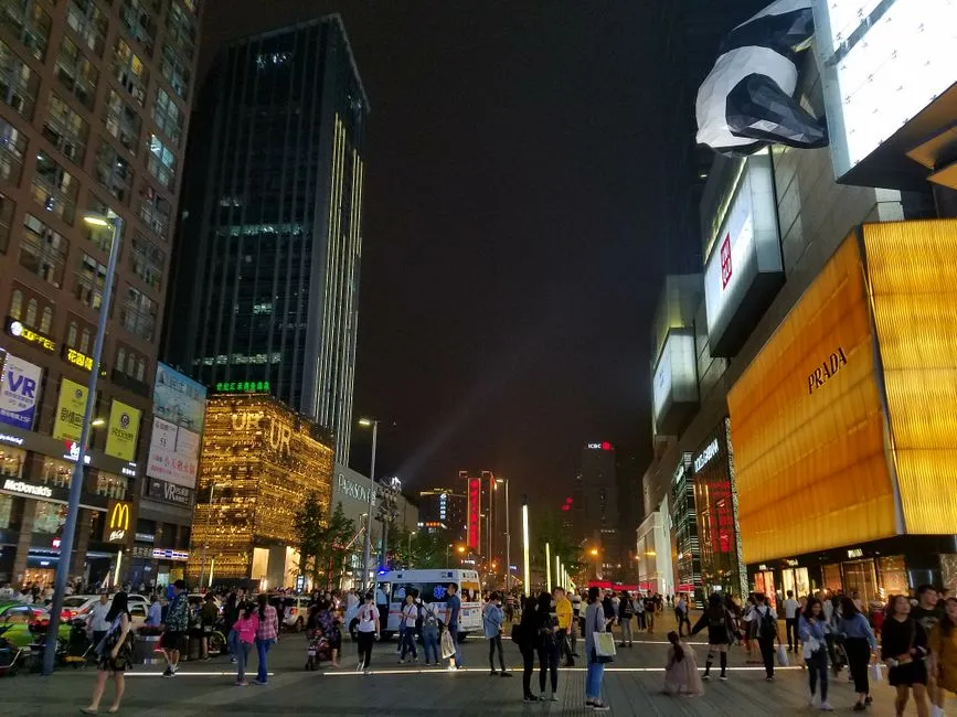 The Naked-Eye 3D Screen Boom in Chongqing & Chengdu